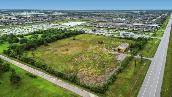 $1,500,000 | 4011 Farm To Market 2004, La Marque, TX 77568
