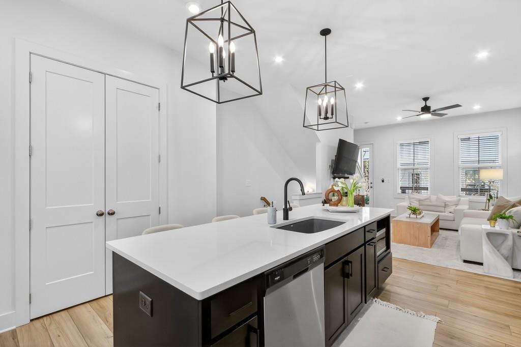 4455 Dandelion Lane Atlanta, GA 30342 - Photo 13 of 44