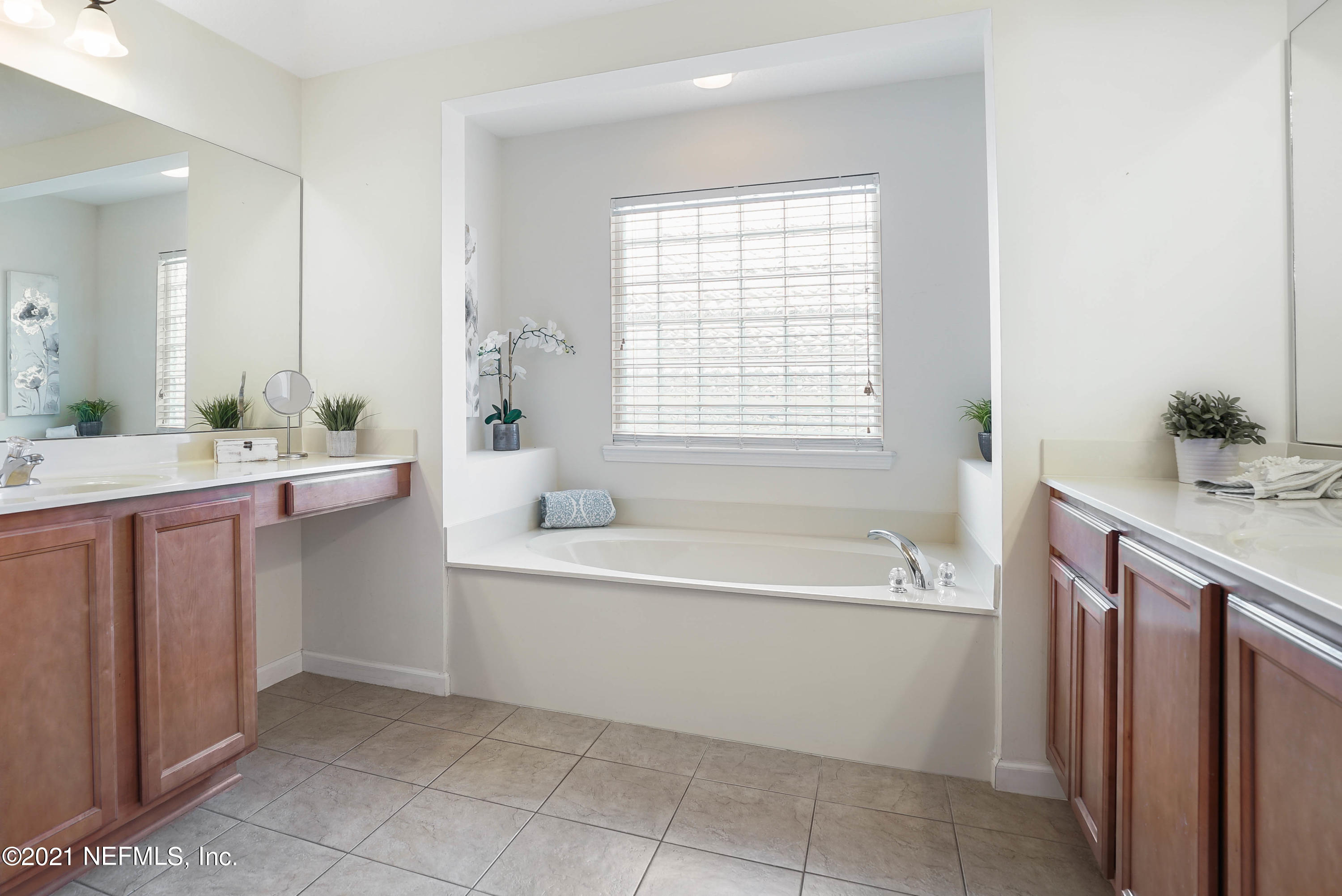 824 Reflection Cove Road East Jacksonville, FL 32218 - Photo 11 of 26 Master Bath