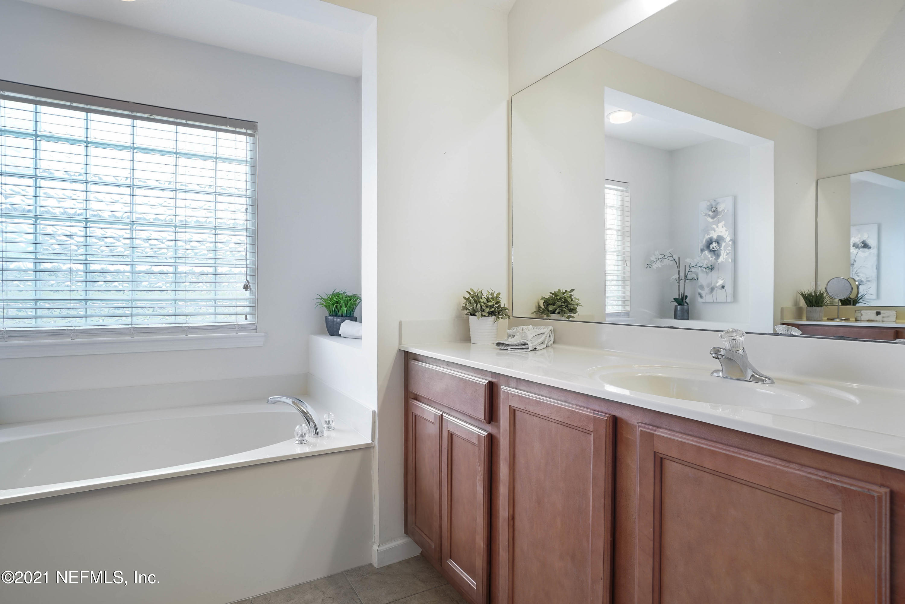 824 Reflection Cove Road East Jacksonville, FL 32218 - Photo 12 of 26 Master Bath
