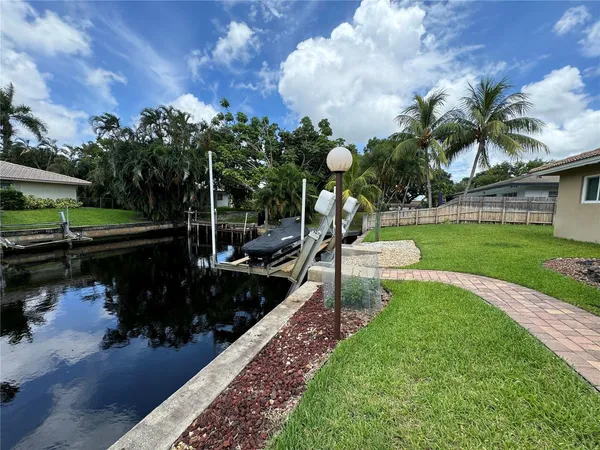 $9,500 | 5921 Southwest 17th Court, Unit 59212, Plantation, FL 33317