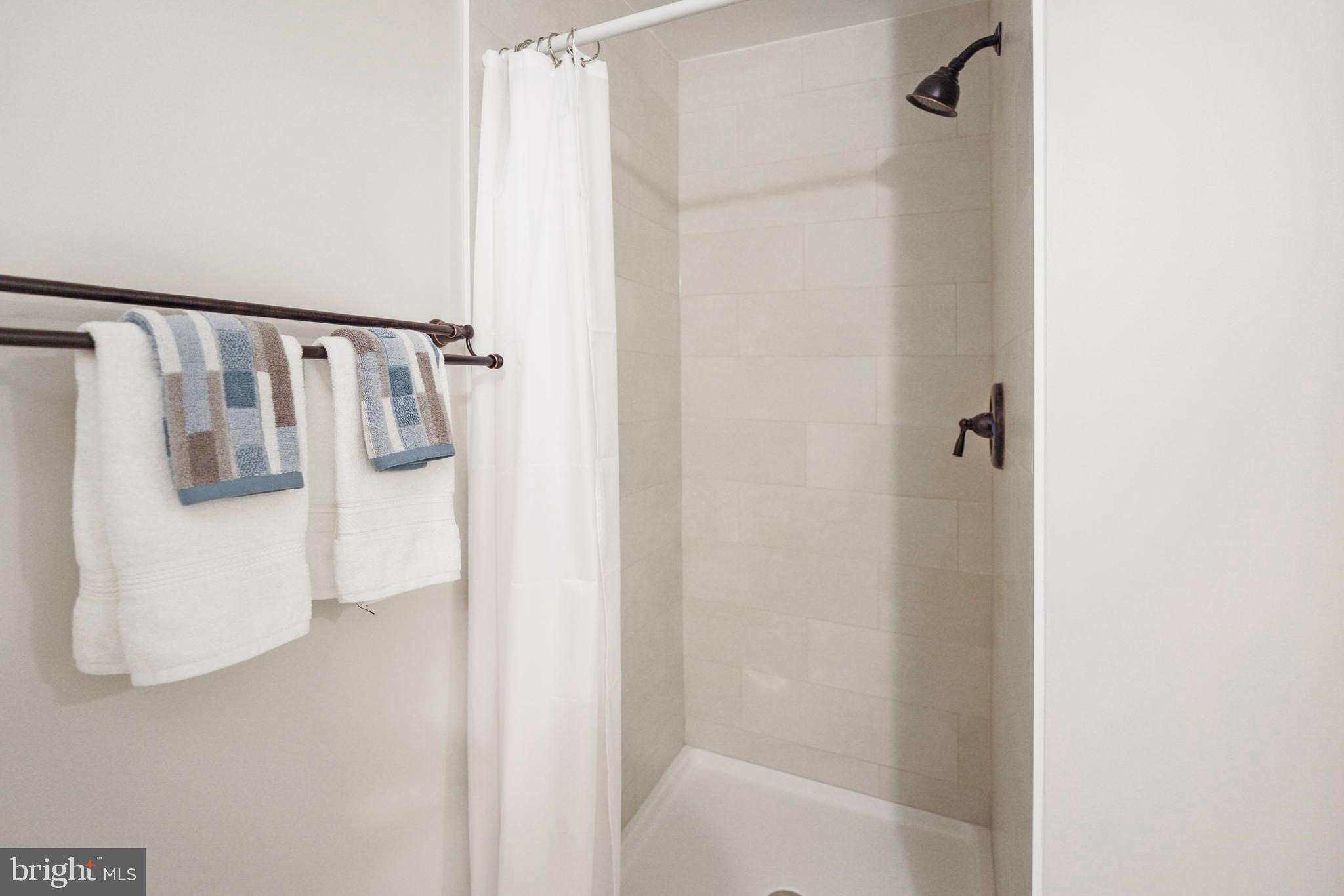 7210 Olde Lantern Way Springfield, VA 22152 - Photo 14 of 52 With Standing Shower