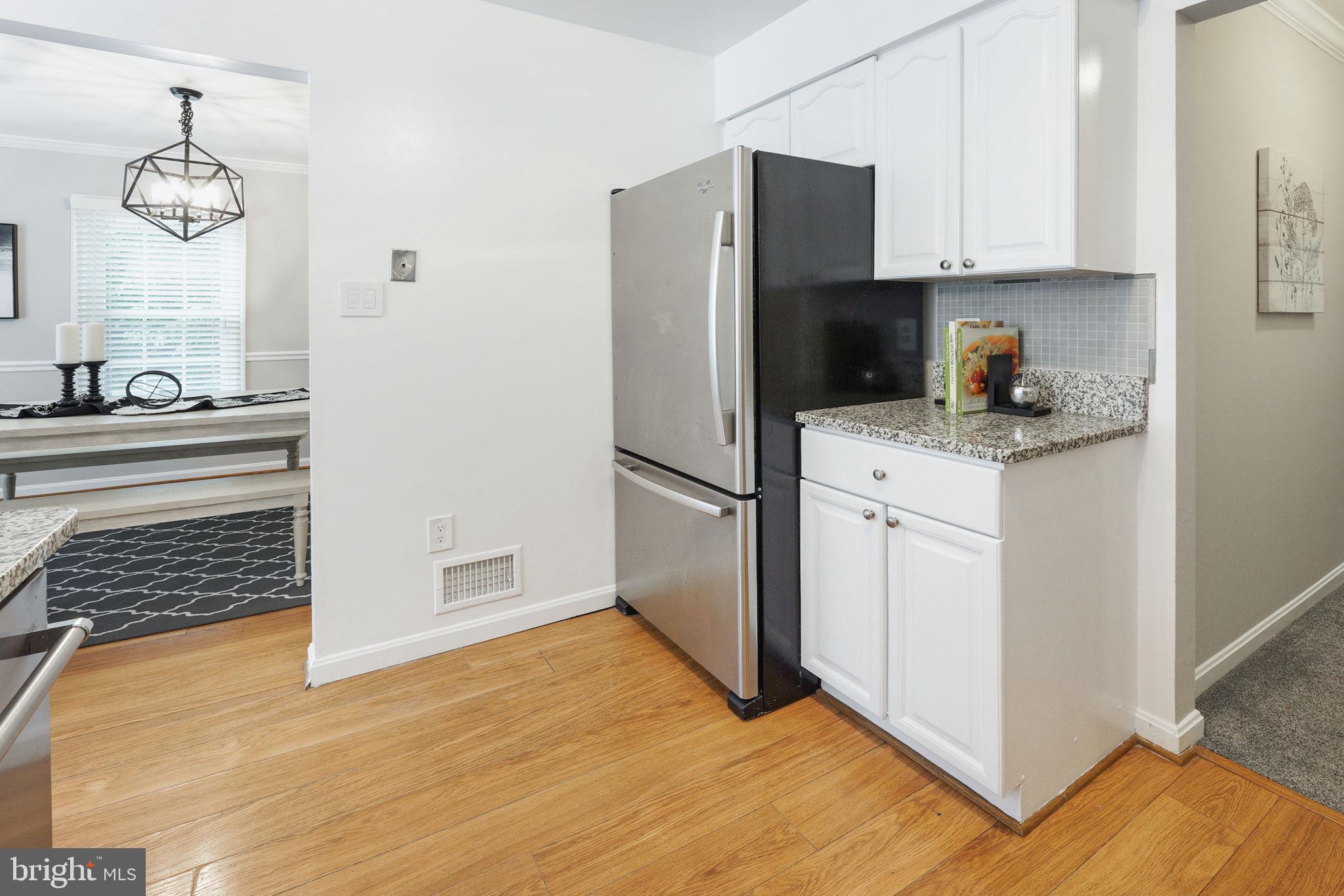 7210 Olde Lantern Way Springfield, VA 22152 - Photo 26 of 52 New Paint in Eat-in Kitchen w/ Granite Countertop