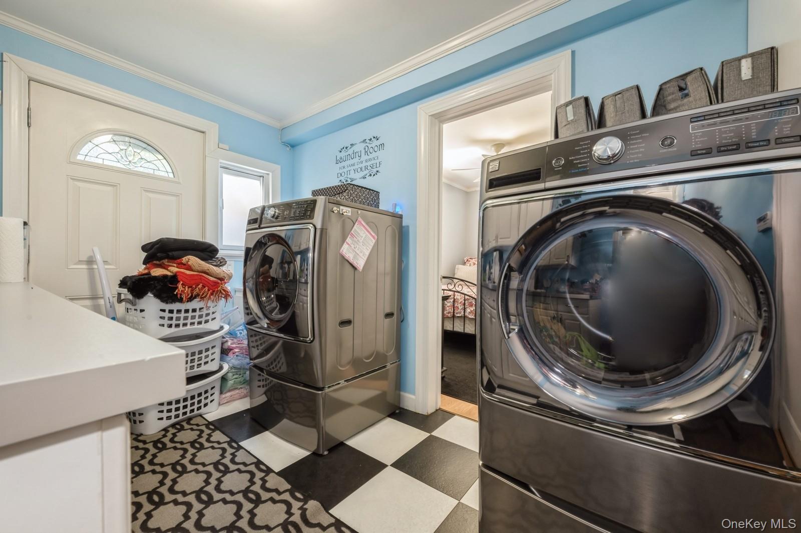 123 Barrett Road Lawrence, NY 11559 - Photo 22 of 32 a utility room with dryer and washer