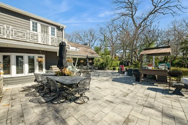 $4,899,000 | 123 Barrett Road, Lawrence, NY 11559