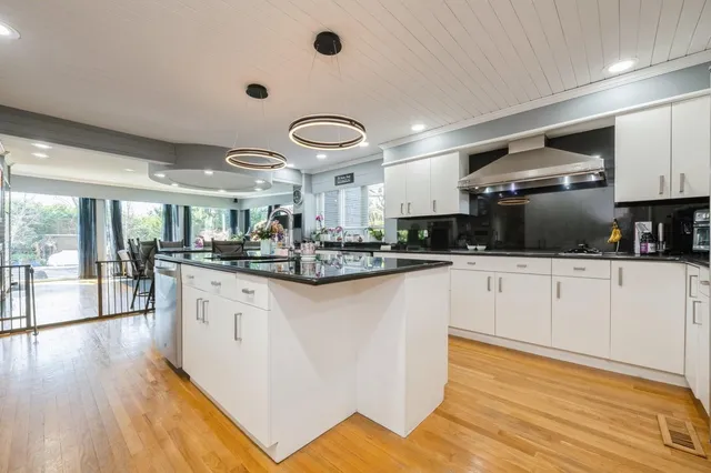 $4,899,000 | 123 Barrett Road, Lawrence, NY 11559