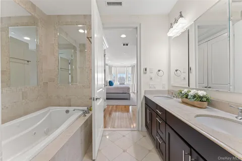 $999,000 | 1 Christie Place, Unit 406W, Scarsdale, NY 10583