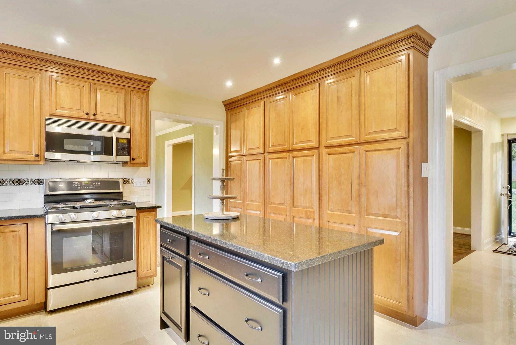 6420 Garnett Drive Chevy Chase, MD 20815 - Photo 9 of 37