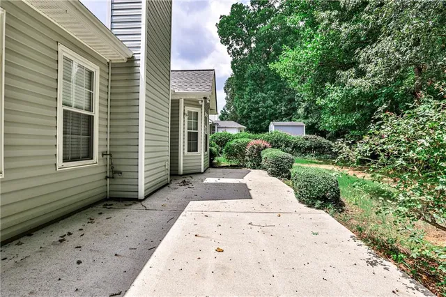 a view of a back yard of the house