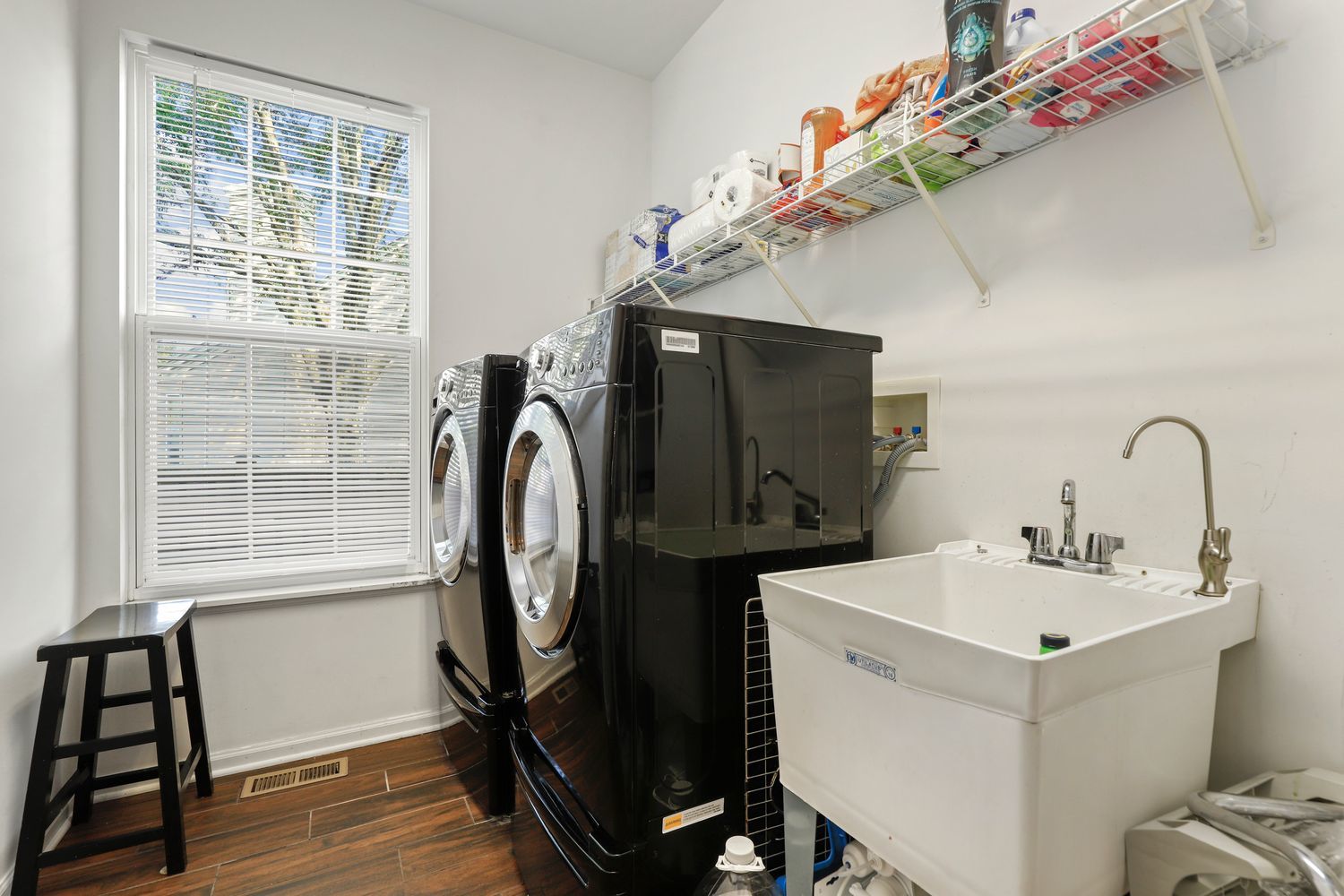 320 Claridge Circle Bolingbrook, IL 60440 - Photo 13 of 27 a utility room with dryer and washer
