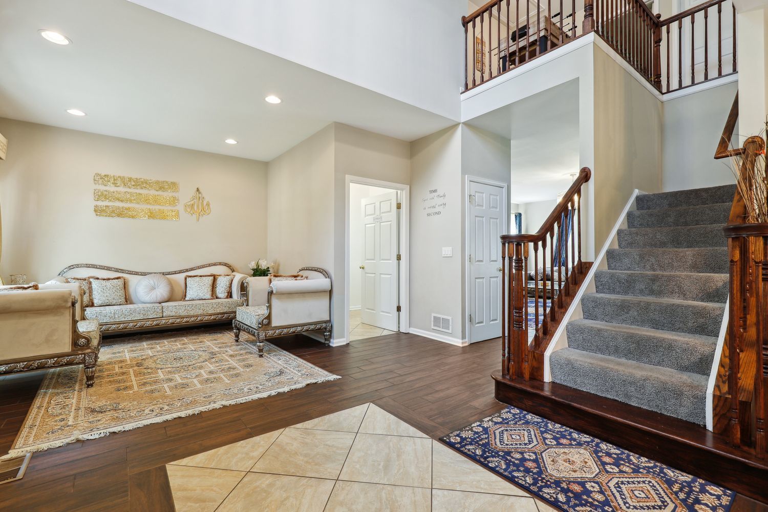 320 Claridge Circle Bolingbrook, IL 60440 - Photo 9 of 27 a living room with furniture