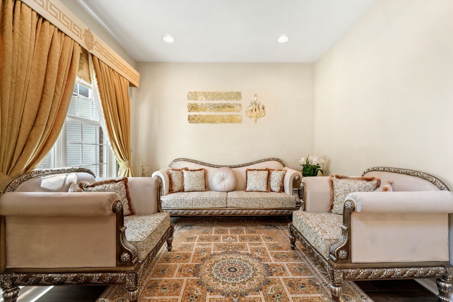 320 Claridge Circle Bolingbrook, IL 60440 - Photo 10 of 27 a living room with furniture and a window