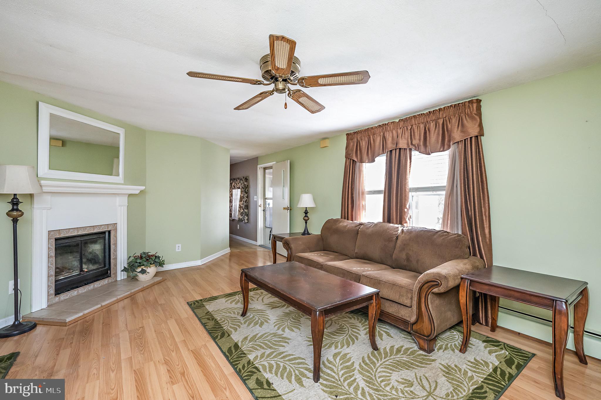 1516 Singer Road Joppa, MD 21085 - Photo 43 of 89 MOBILE HOME LIVING ROOM