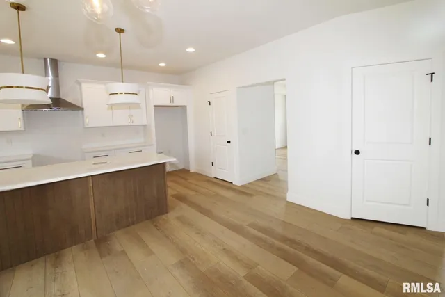 $559,900 | 7023 North Water Oak Drive, Edwards, IL 61528