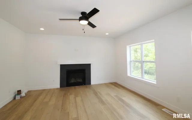 $559,900 | 7023 North Water Oak Drive, Edwards, IL 61528