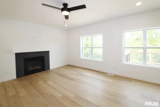 $559,900 | 7023 North Water Oak Drive, Edwards, IL 61528