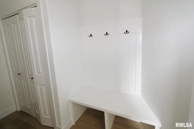 $559,900 | 7023 North Water Oak Drive, Edwards, IL 61528