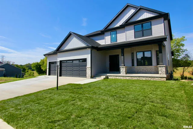 $559,900 | 7023 North Water Oak Drive, Edwards, IL 61528