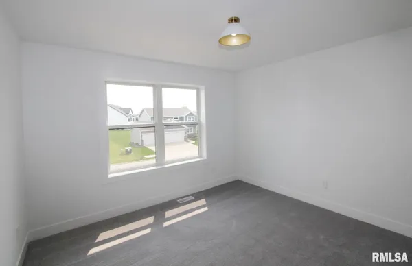 $559,900 | 7023 North Water Oak Drive, Edwards, IL 61528