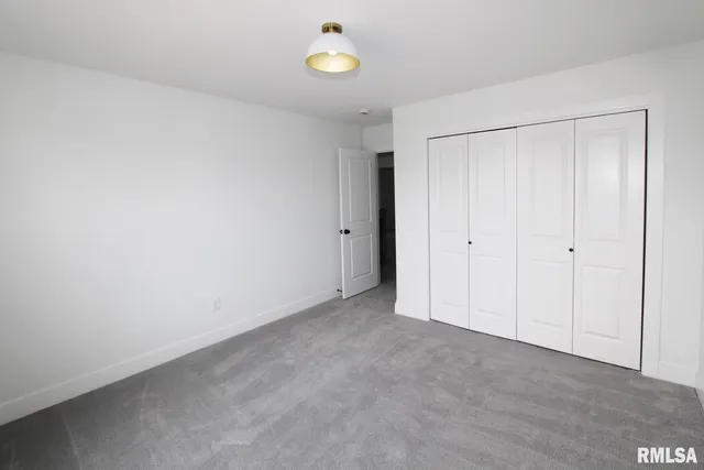 $559,900 | 7023 North Water Oak Drive, Edwards, IL 61528