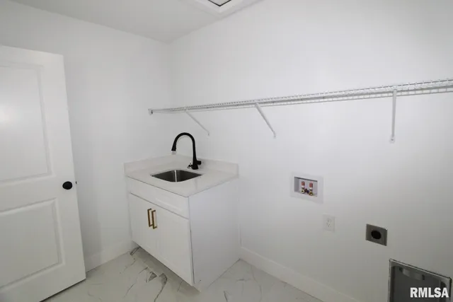 $559,900 | 7023 North Water Oak Drive, Edwards, IL 61528