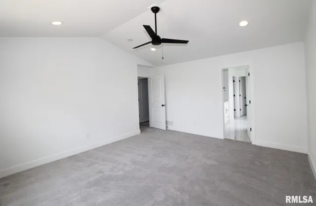 $559,900 | 7023 North Water Oak Drive, Edwards, IL 61528