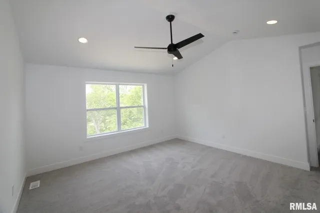 $559,900 | 7023 North Water Oak Drive, Edwards, IL 61528