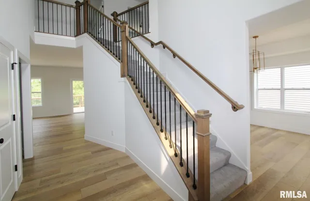 $559,900 | 7023 North Water Oak Drive, Edwards, IL 61528