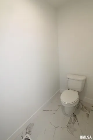 $559,900 | 7023 North Water Oak Drive, Edwards, IL 61528