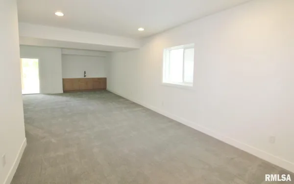 $559,900 | 7023 North Water Oak Drive, Edwards, IL 61528