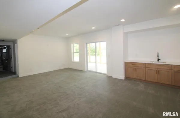 $559,900 | 7023 North Water Oak Drive, Edwards, IL 61528