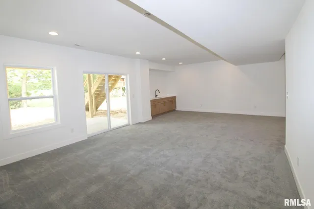 $559,900 | 7023 North Water Oak Drive, Edwards, IL 61528