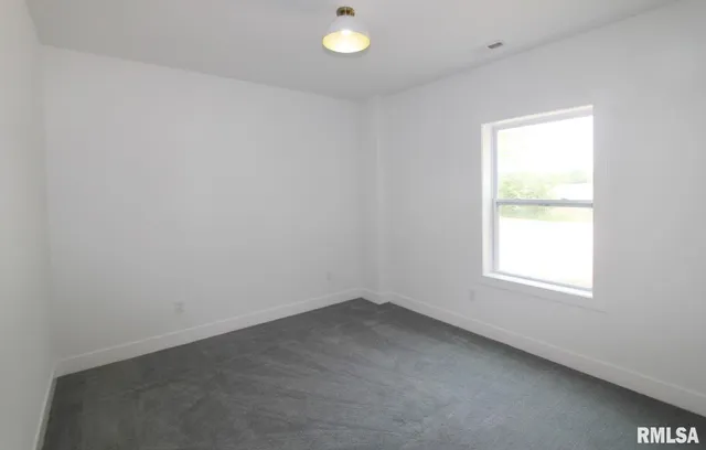 $559,900 | 7023 North Water Oak Drive, Edwards, IL 61528