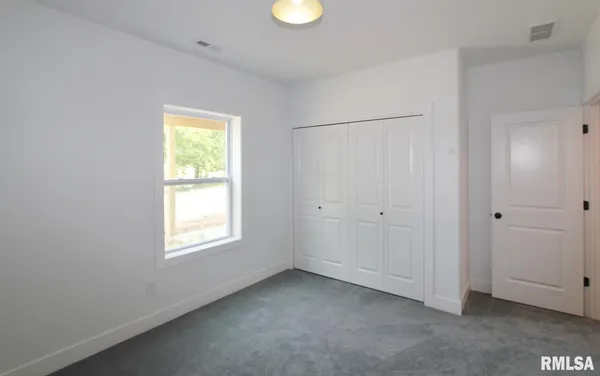 $559,900 | 7023 North Water Oak Drive, Edwards, IL 61528