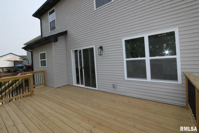 $559,900 | 7023 North Water Oak Drive, Edwards, IL 61528