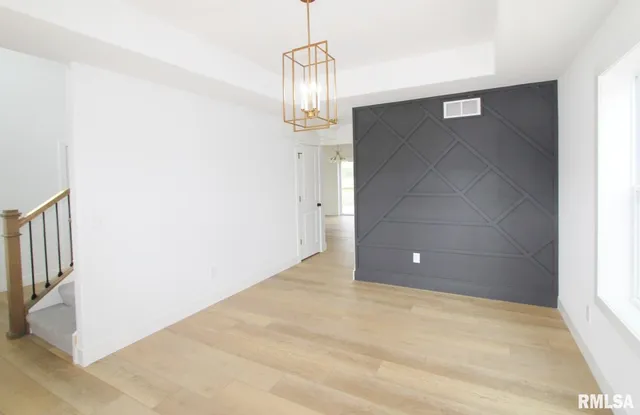 $559,900 | 7023 North Water Oak Drive, Edwards, IL 61528