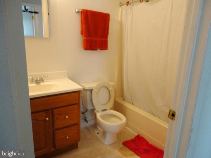 7100 Rutherford Green Circle Windsor Mill, MD 21244 - Photo 22 of 27 Bath