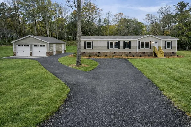 $279,500 | 105 Martin Drive, Eutawville, SC 29048