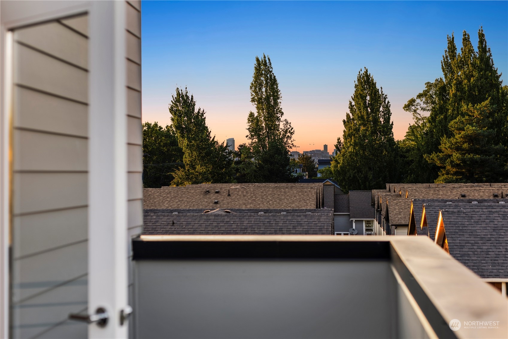 3102 South Walden Street Seattle, WA 98144 - Photo 34 of 35 a view of balcony and deck