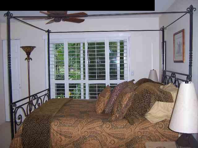 2811 Liholani Street, Unit 4 Pukalani, HI 96768 - Photo 17 of 22 a bed sitting in a bedroom next to a window
