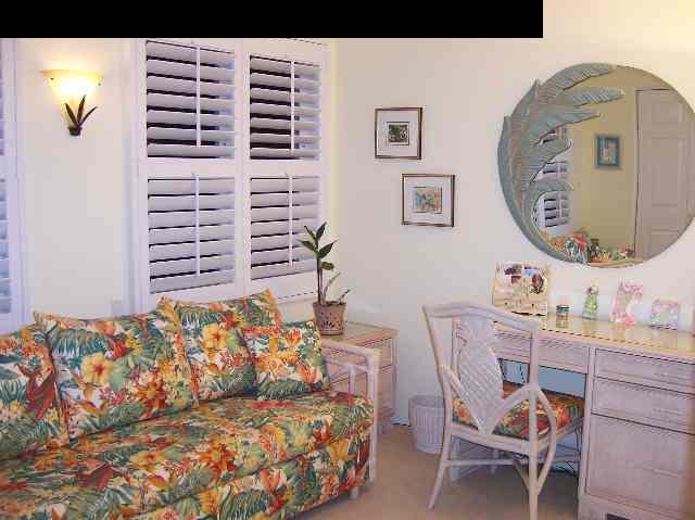 2811 Liholani Street, Unit 4 Pukalani, HI 96768 - Photo 18 of 22 a living room with furniture and a wall painting
