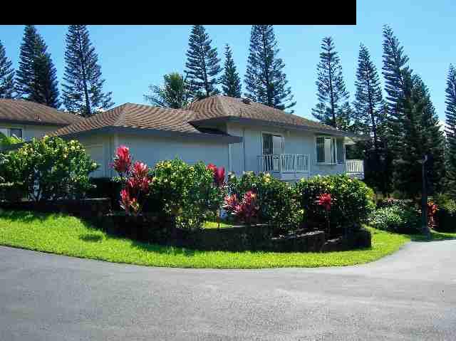 2811 Liholani Street, Unit 4 Pukalani, HI 96768 - Photo 4 of 22 a view of a garden with flowers and plants
