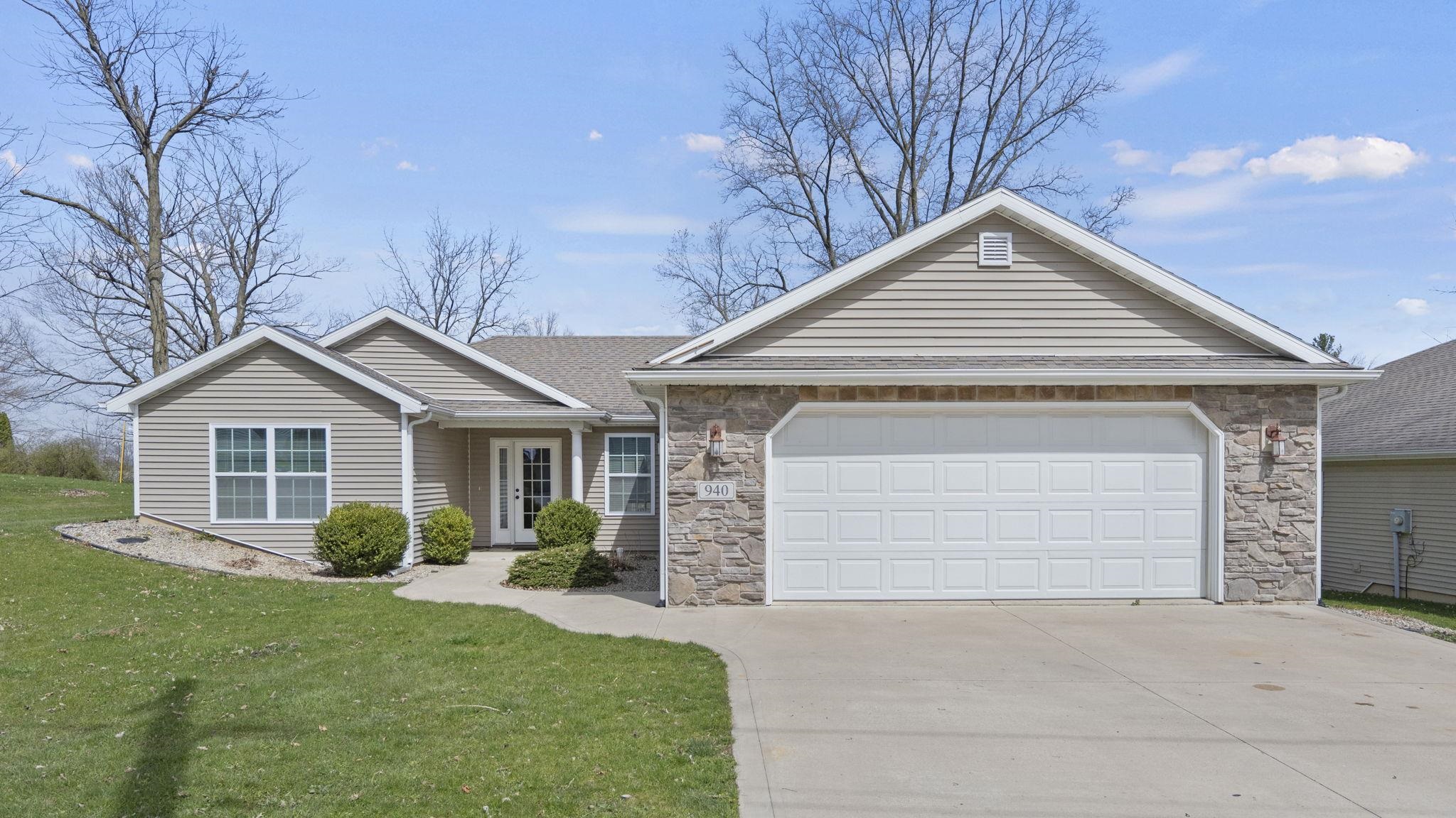 940 Fox Lake Road Angola, IN 46703 - Photo 3 of 36 Gallery Image 3