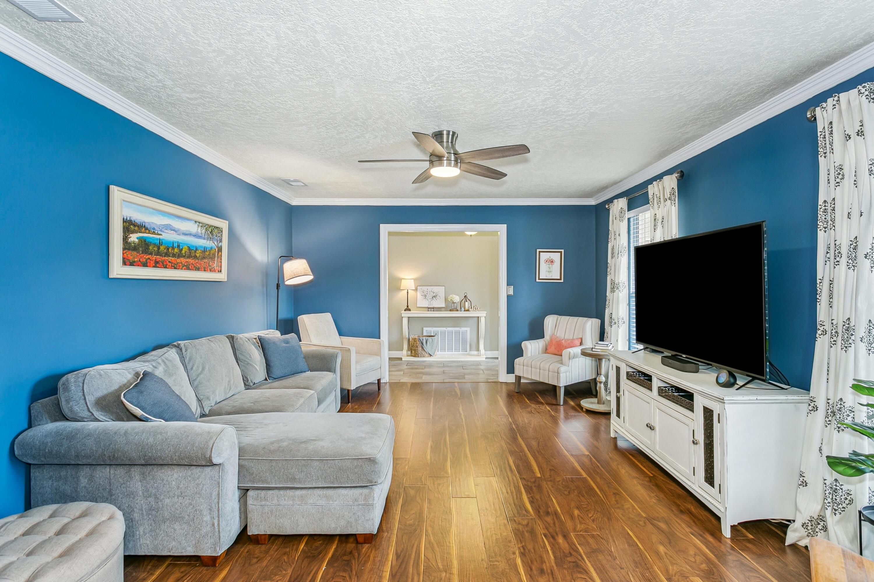 76 Country Club Road Shalimar, FL 32579 - Photo 4 of 47 a living room with furniture and a flat screen tv