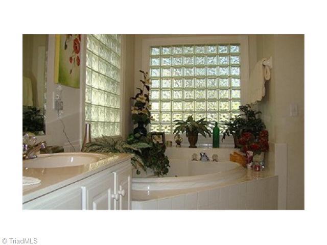 351 Pinewood Road Asheboro, NC 27205 - Photo 12 of 16 Master Bath/Spa.
