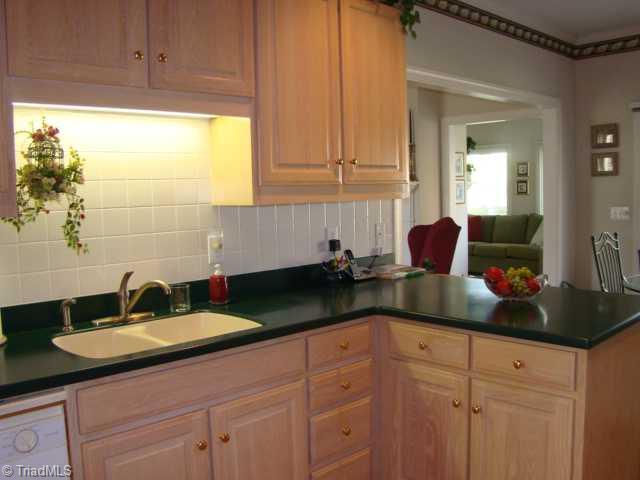 351 Pinewood Road Asheboro, NC 27205 - Photo 6 of 16 Kitchen.