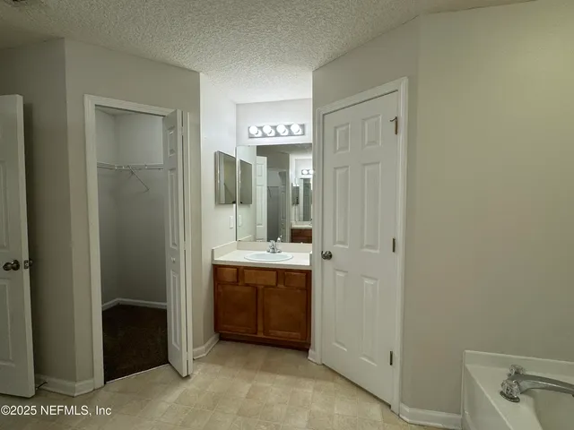 $1,725 | 11273 Silver Key Drive, Jacksonville, FL 32218