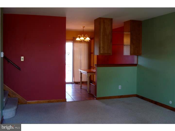 1032 Gallery Road Wilmington, DE 19805 - Photo 3 of 23 Living Room