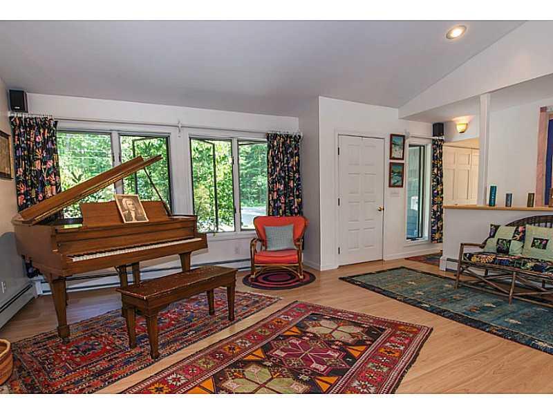 203 Shore Road Edgecomb, ME 04556 - Photo 14 of 33 Living Room.