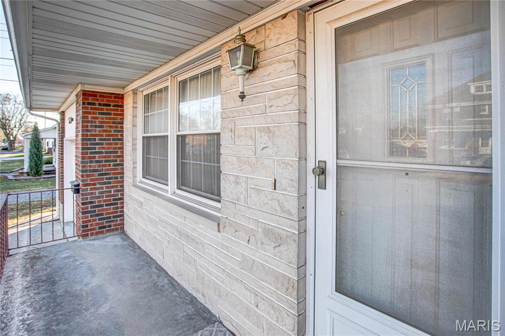 415 3rd Street Carrollton, IL 62016 - Photo 4 of 49